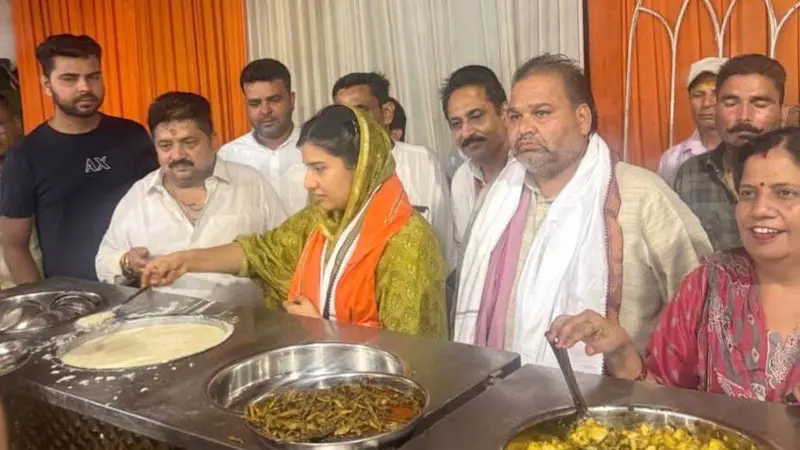 Iqra Hasan Kanwar Gesture