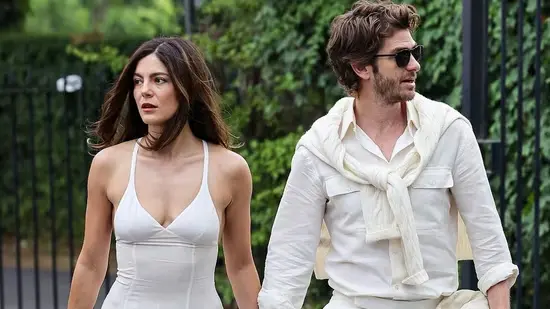 Monica Barbaro and Andrew Garfield