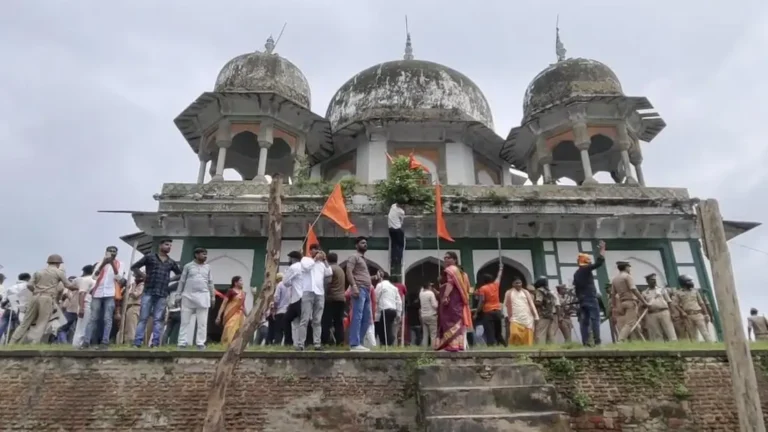 Fatehpur Tomb Controversy