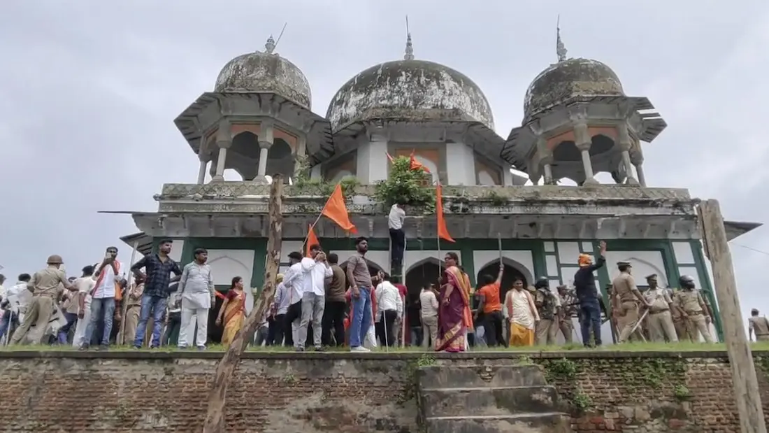 Fatehpur Tomb Controversy