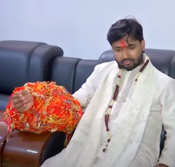 khan sir with rakhis