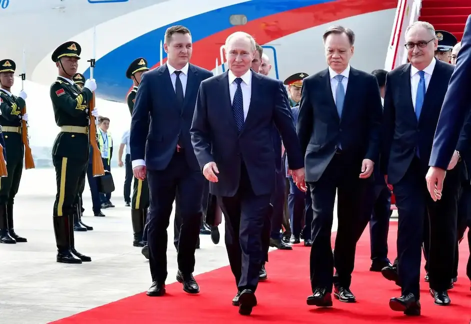 Putin Lands in Tianjin